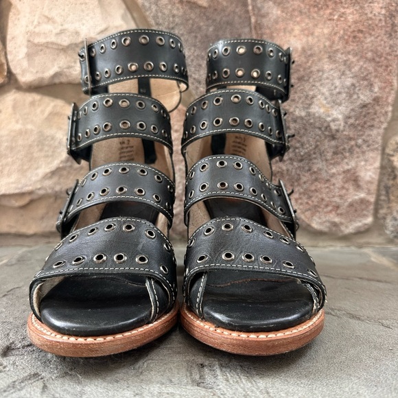 Freebird By Steven Blake Sandals / Boots. Block wooden heel.Leather upper - Picture 7 of 11